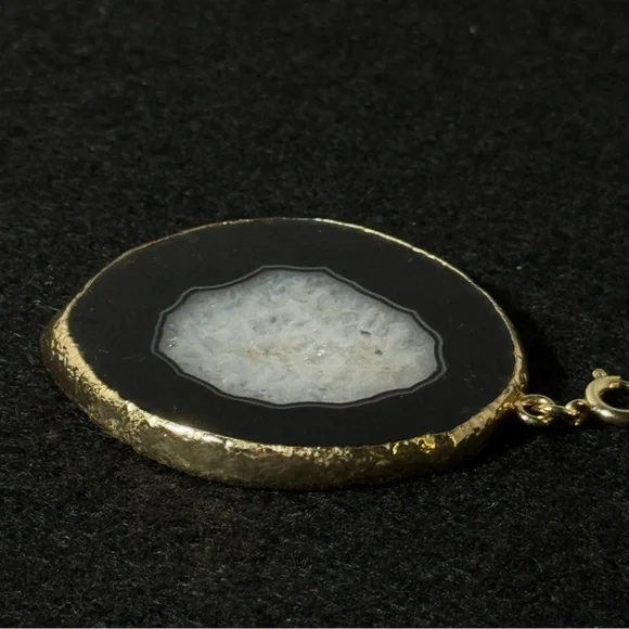 Elegant Black and Gold Pendant - Picture 3 of 3